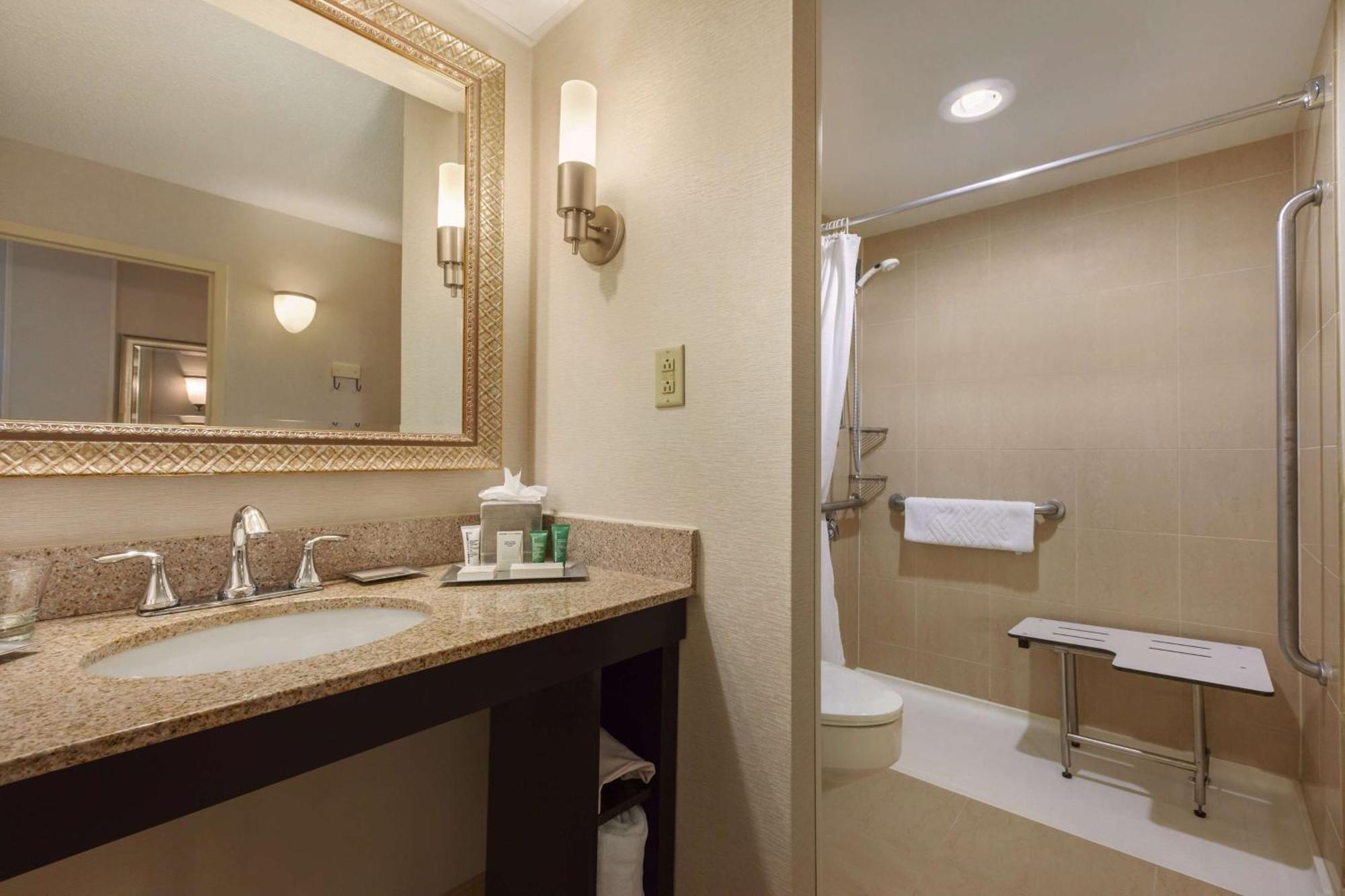 Hilton Fort Wayne At The Grand Wayne Convention Center (Adults Only) Eksteriør billede