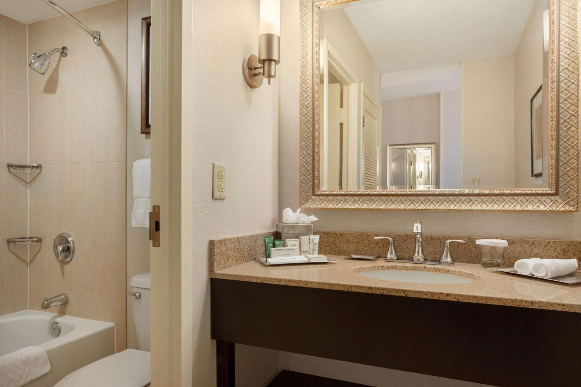 Hilton Fort Wayne At The Grand Wayne Convention Center (Adults Only) Eksteriør billede